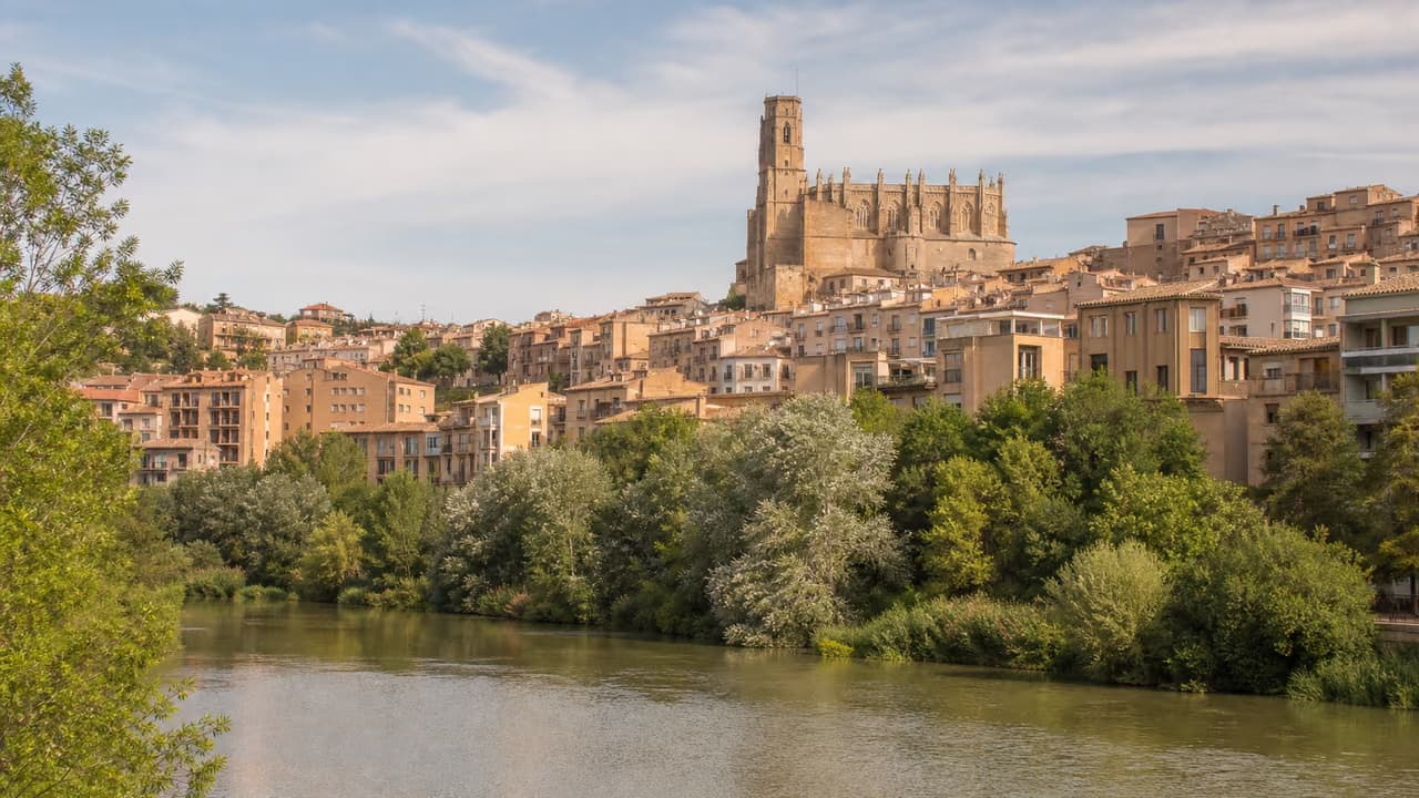 Vista ilustrativa de Manresa junto al río Cardener